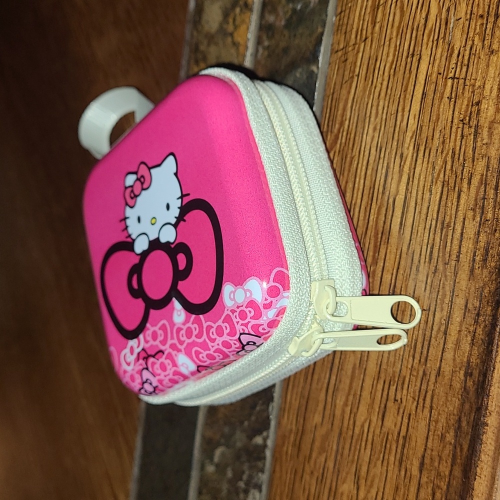 Hello Kitty Earbud Hard Case - Picture 5 of 15